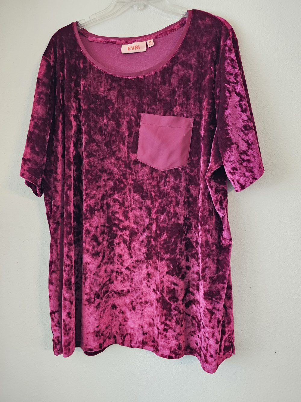 EVRI Women's Crushed Velvet Short Sleeve Top in Magenta